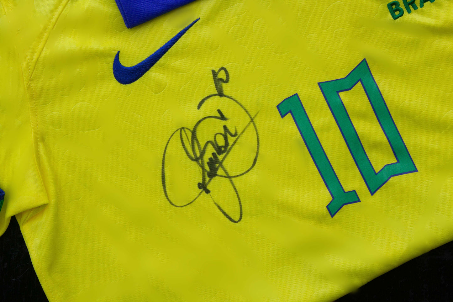 Camisa Amarela Exclusiva da Copa do Mundo Qatar 2022. Assinado por Neymar